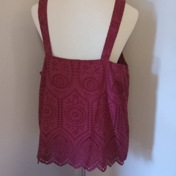 Crown & Ivy 2 Piece Shorts and Tank Set, Size L - Picture 8 of 9